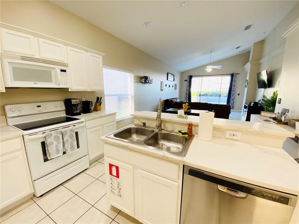 Active With Contract: $2,250 (4 beds, 3 baths, 1942 Square Feet)