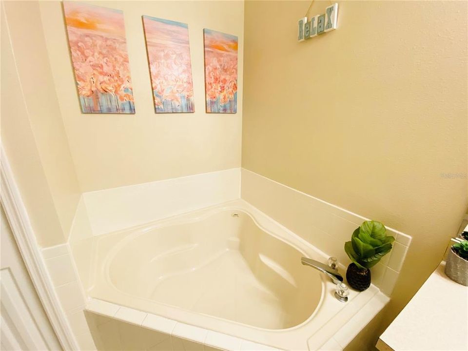 Active With Contract: $2,250 (4 beds, 3 baths, 1942 Square Feet)