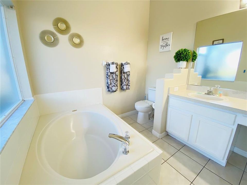 Active With Contract: $2,250 (4 beds, 3 baths, 1942 Square Feet)