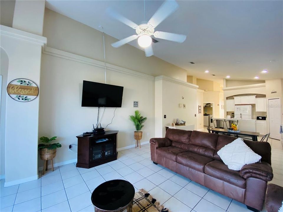 Active With Contract: $2,250 (4 beds, 3 baths, 1942 Square Feet)