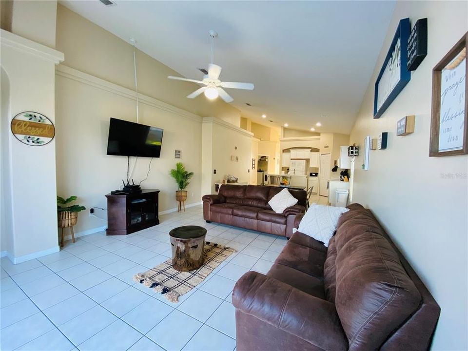 Active With Contract: $2,250 (4 beds, 3 baths, 1942 Square Feet)