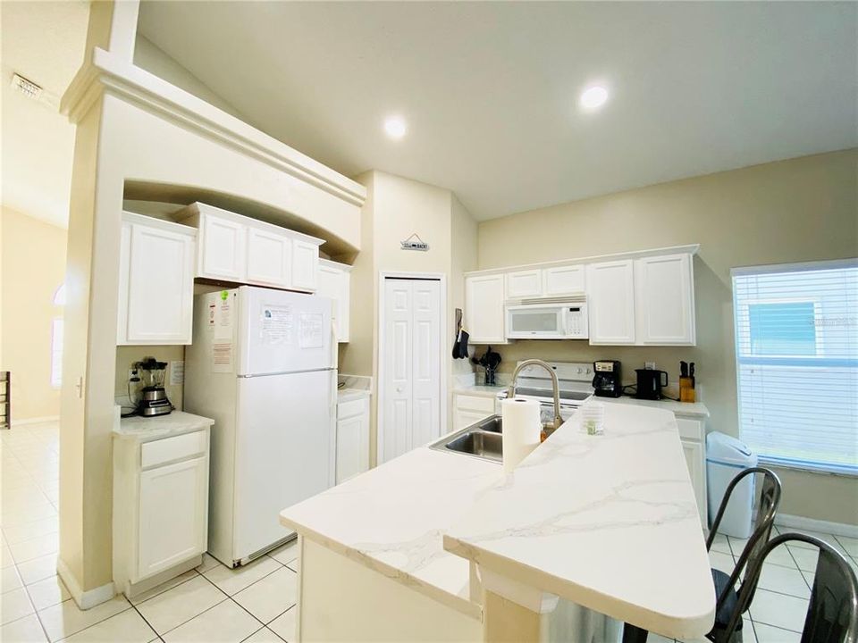 Active With Contract: $2,250 (4 beds, 3 baths, 1942 Square Feet)