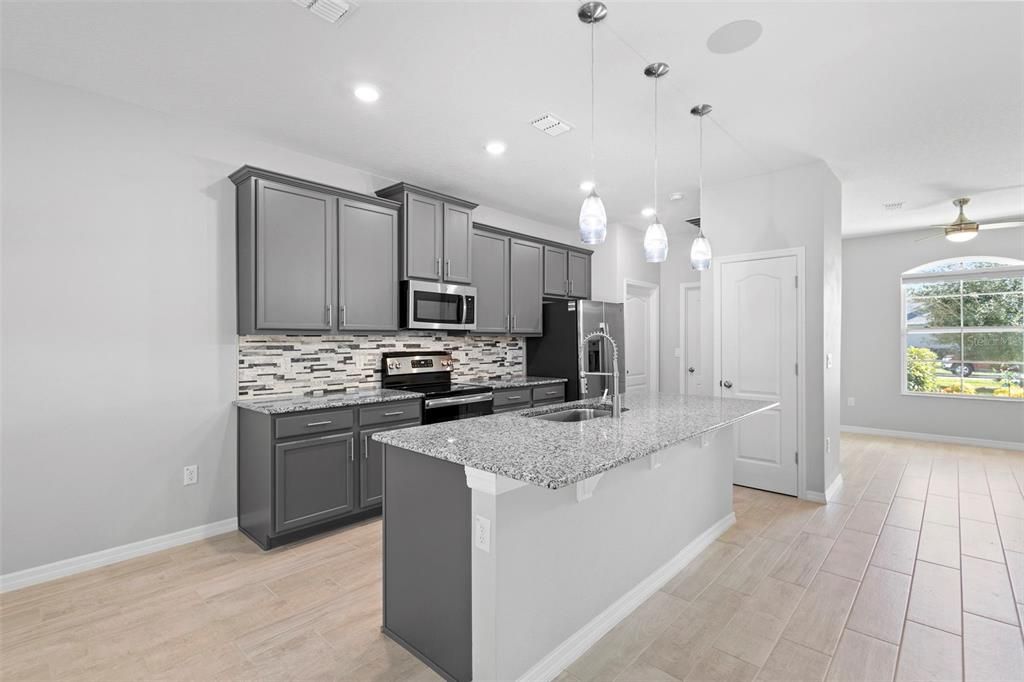 待售: $407,400 (3 贝兹, 2 浴室, 1646 平方英尺)