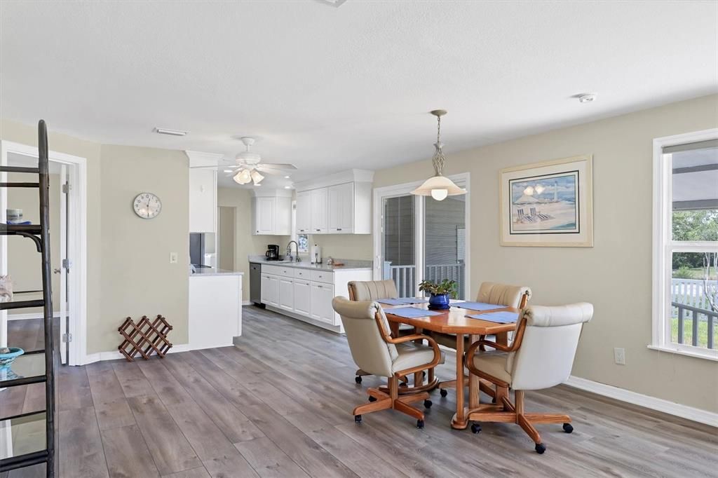 待售: $429,000 (3 贝兹, 2 浴室, 1344 平方英尺)