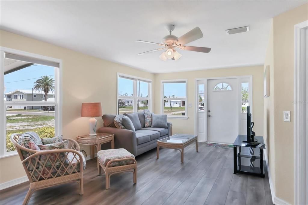 待售: $429,000 (3 贝兹, 2 浴室, 1344 平方英尺)