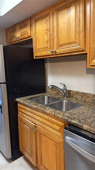 待售: $135,000 (2 贝兹, 2 浴室, 976 平方英尺)