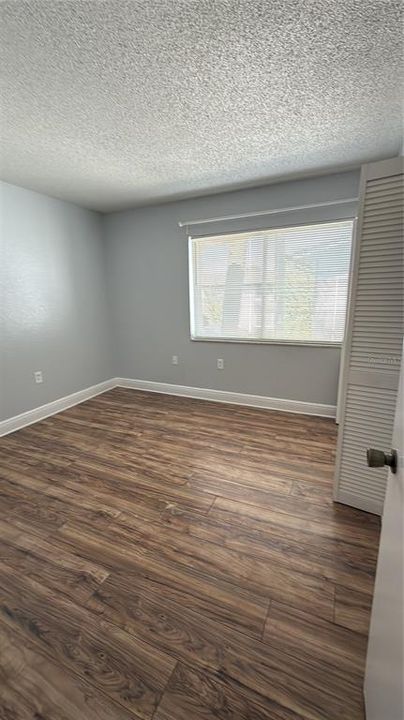 待售: $135,000 (2 贝兹, 2 浴室, 976 平方英尺)