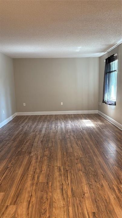 待售: $135,000 (2 贝兹, 2 浴室, 976 平方英尺)