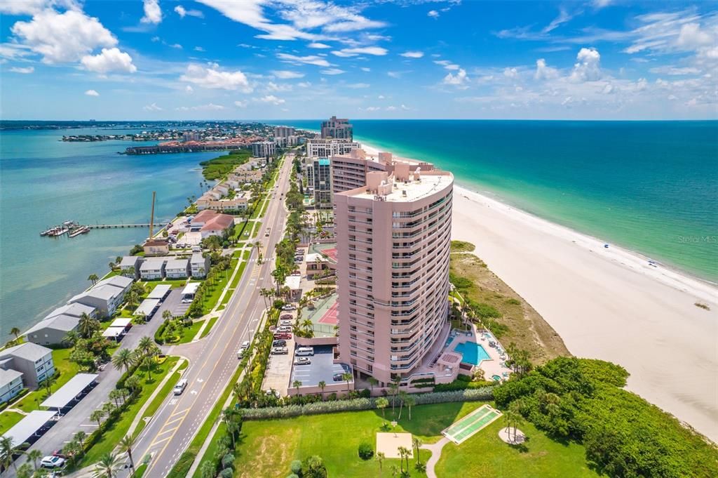 待售: $1,100,000 (2 贝兹, 2 浴室, 1265 平方英尺)