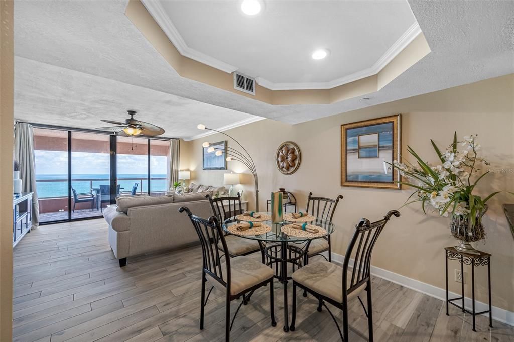 待售: $1,100,000 (2 贝兹, 2 浴室, 1265 平方英尺)