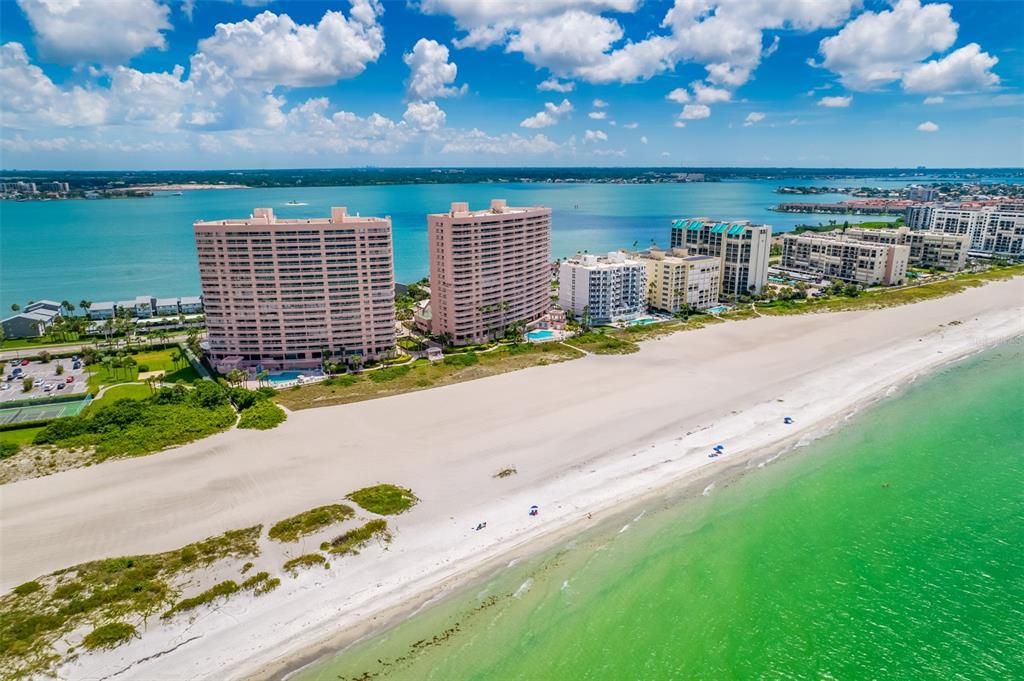 待售: $1,100,000 (2 贝兹, 2 浴室, 1265 平方英尺)