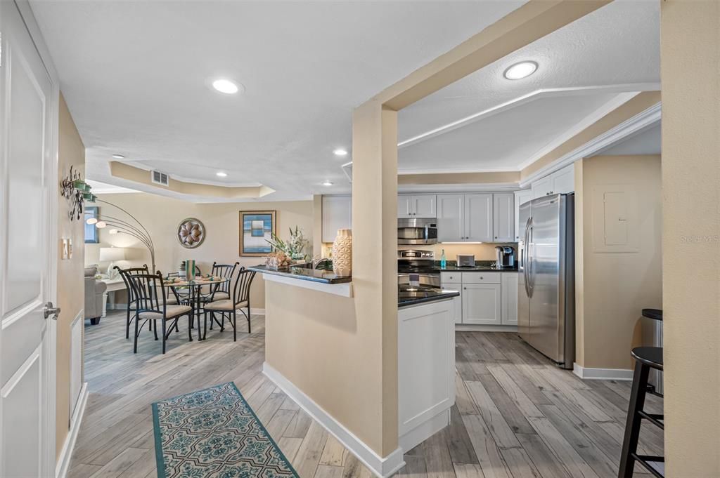 待售: $1,100,000 (2 贝兹, 2 浴室, 1265 平方英尺)