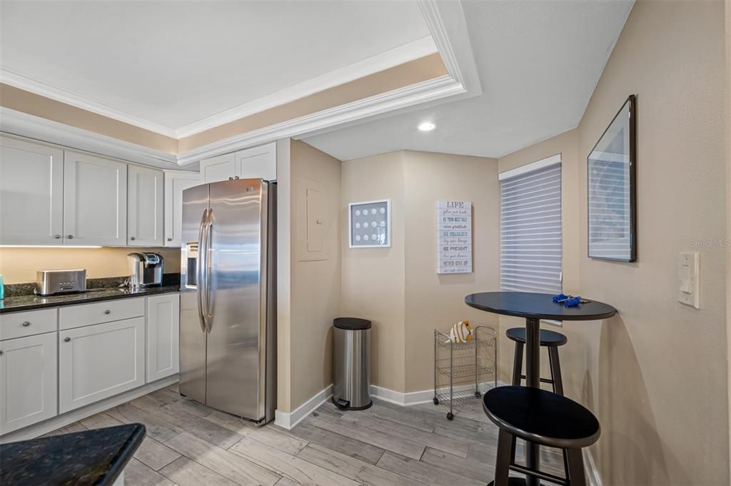 待售: $1,100,000 (2 贝兹, 2 浴室, 1265 平方英尺)