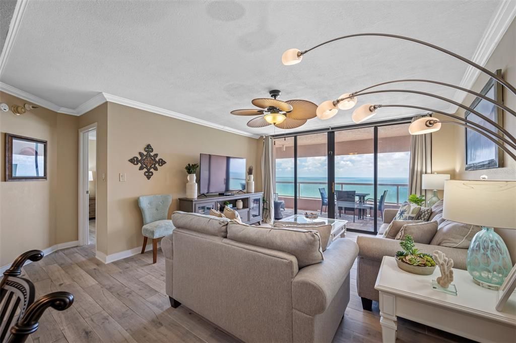 待售: $1,100,000 (2 贝兹, 2 浴室, 1265 平方英尺)