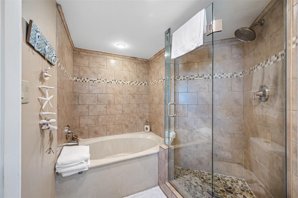 待售: $1,100,000 (2 贝兹, 2 浴室, 1265 平方英尺)