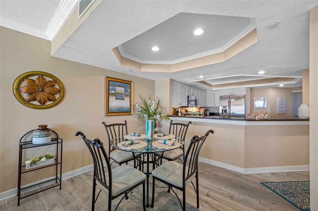 待售: $1,100,000 (2 贝兹, 2 浴室, 1265 平方英尺)