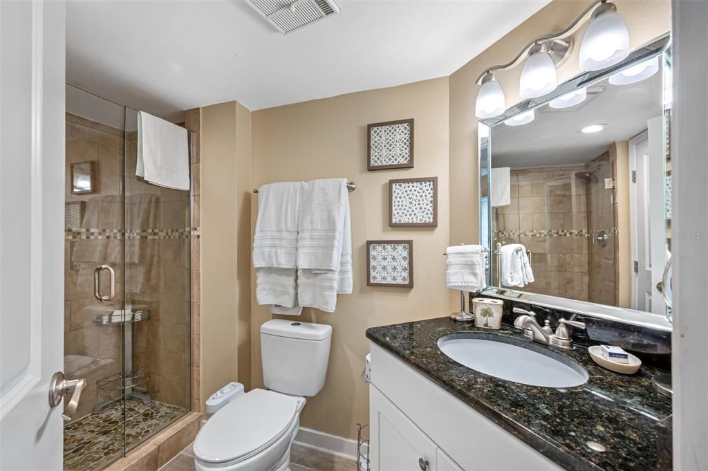 待售: $1,100,000 (2 贝兹, 2 浴室, 1265 平方英尺)