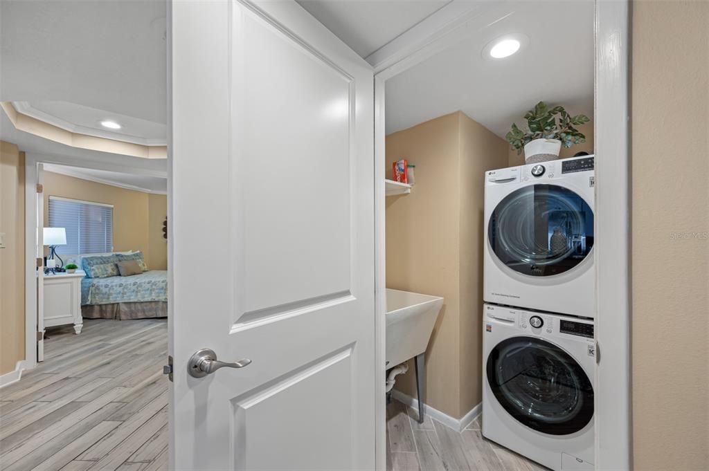 待售: $1,100,000 (2 贝兹, 2 浴室, 1265 平方英尺)