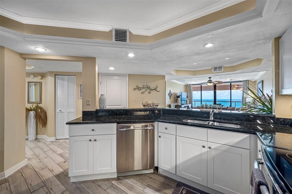 待售: $1,100,000 (2 贝兹, 2 浴室, 1265 平方英尺)