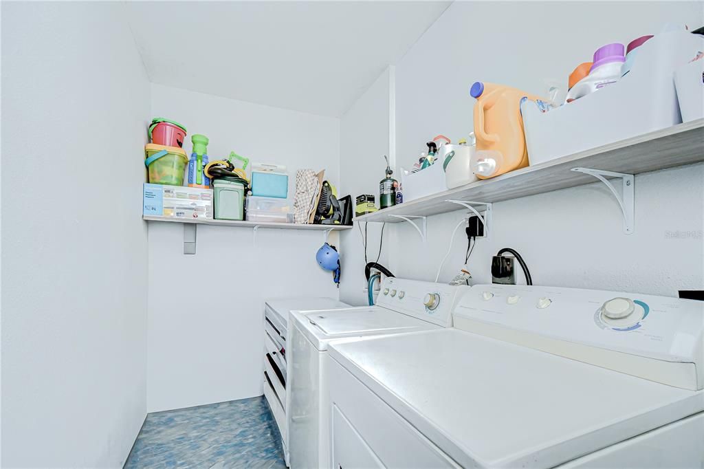 На продажу: $399,000 (3 спален, 2 ванн, 1307 Квадратных фут)