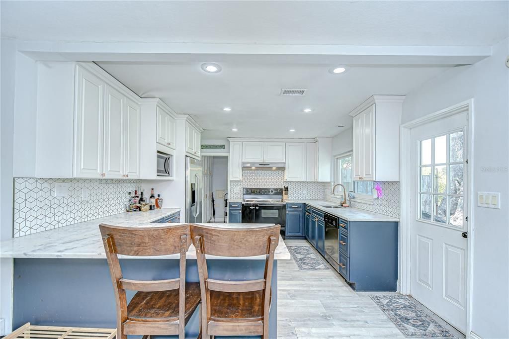 На продажу: $399,000 (3 спален, 2 ванн, 1307 Квадратных фут)