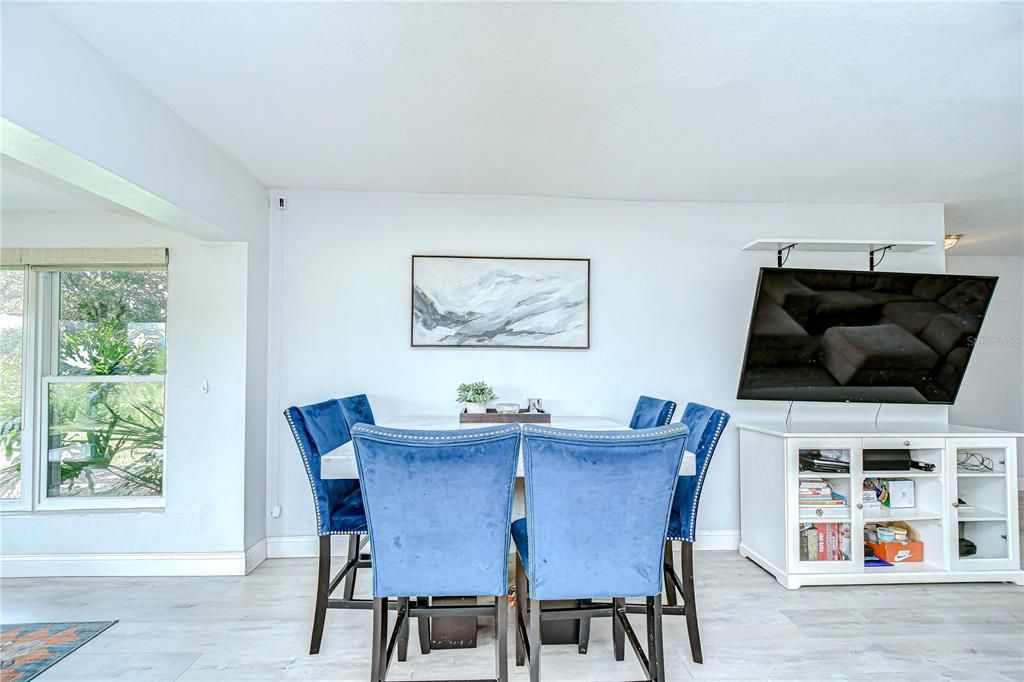 На продажу: $399,000 (3 спален, 2 ванн, 1307 Квадратных фут)