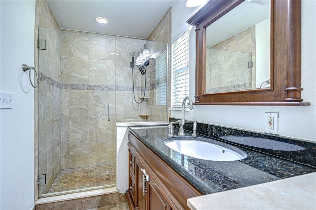 На продажу: $399,000 (3 спален, 2 ванн, 1307 Квадратных фут)