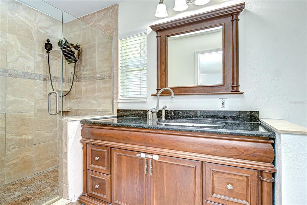 На продажу: $399,000 (3 спален, 2 ванн, 1307 Квадратных фут)