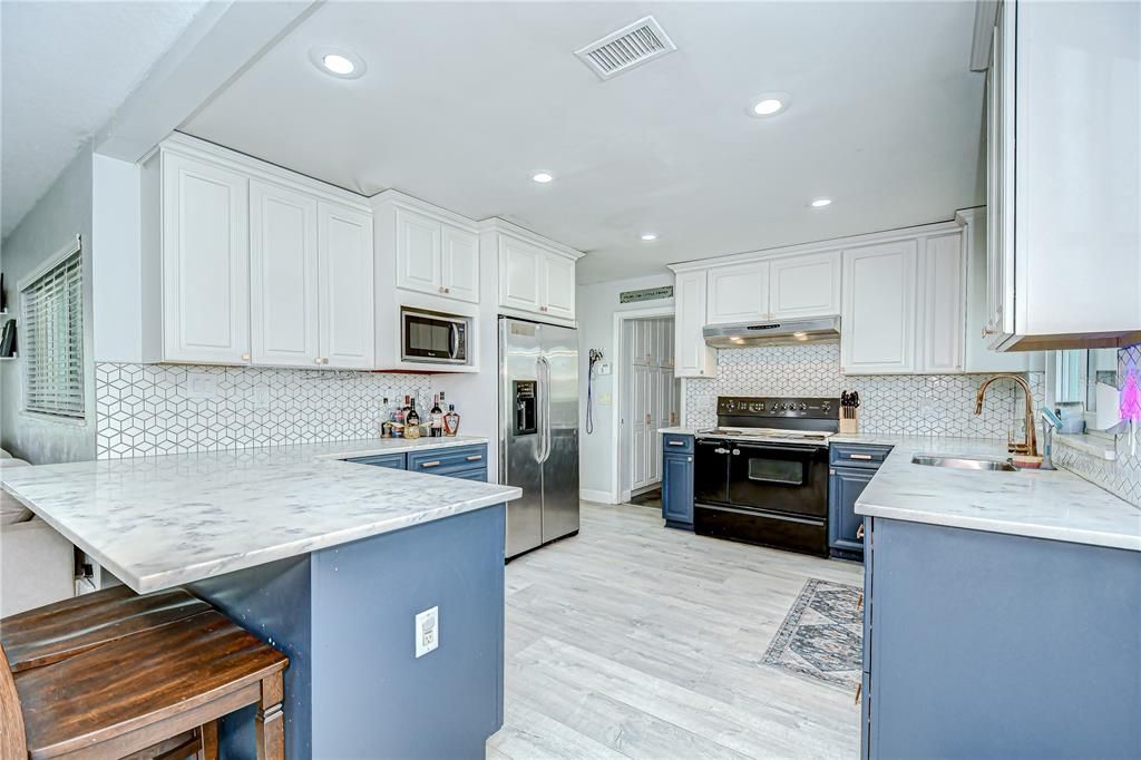 На продажу: $399,000 (3 спален, 2 ванн, 1307 Квадратных фут)