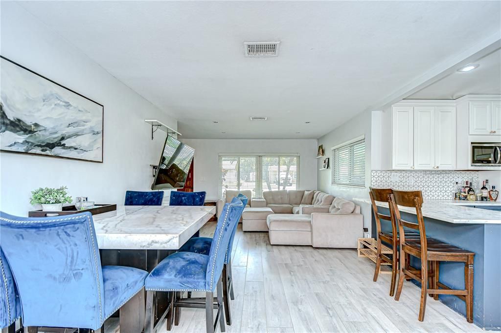 На продажу: $399,000 (3 спален, 2 ванн, 1307 Квадратных фут)