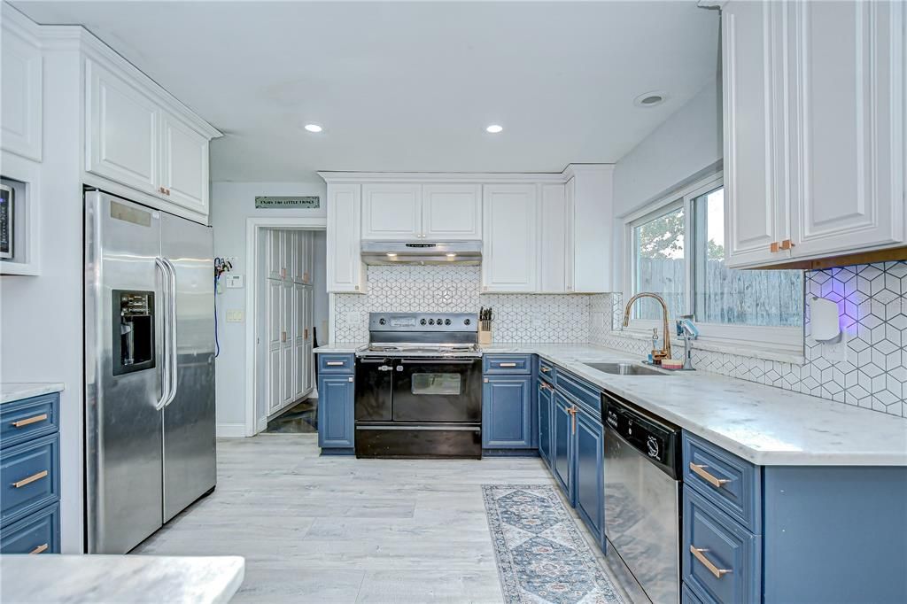 На продажу: $399,000 (3 спален, 2 ванн, 1307 Квадратных фут)