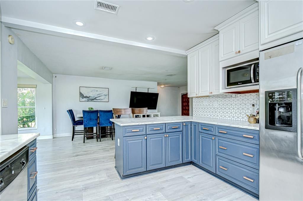 На продажу: $399,000 (3 спален, 2 ванн, 1307 Квадратных фут)