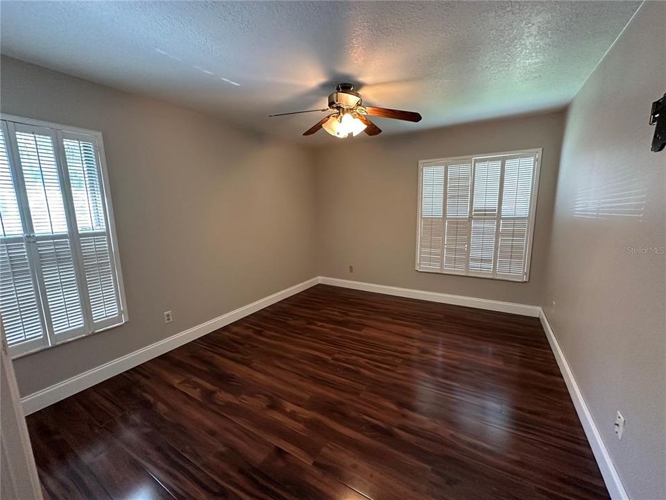 Под контрактом: $2,190 (3 спален, 2 ванн, 1541 Квадратных фут)