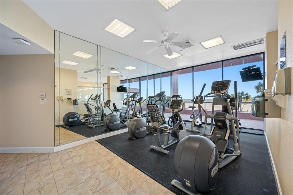 待售: $1,300,000 (2 贝兹, 2 浴室, 1570 平方英尺)