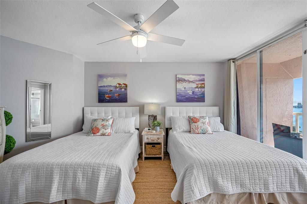 待售: $1,300,000 (2 贝兹, 2 浴室, 1570 平方英尺)