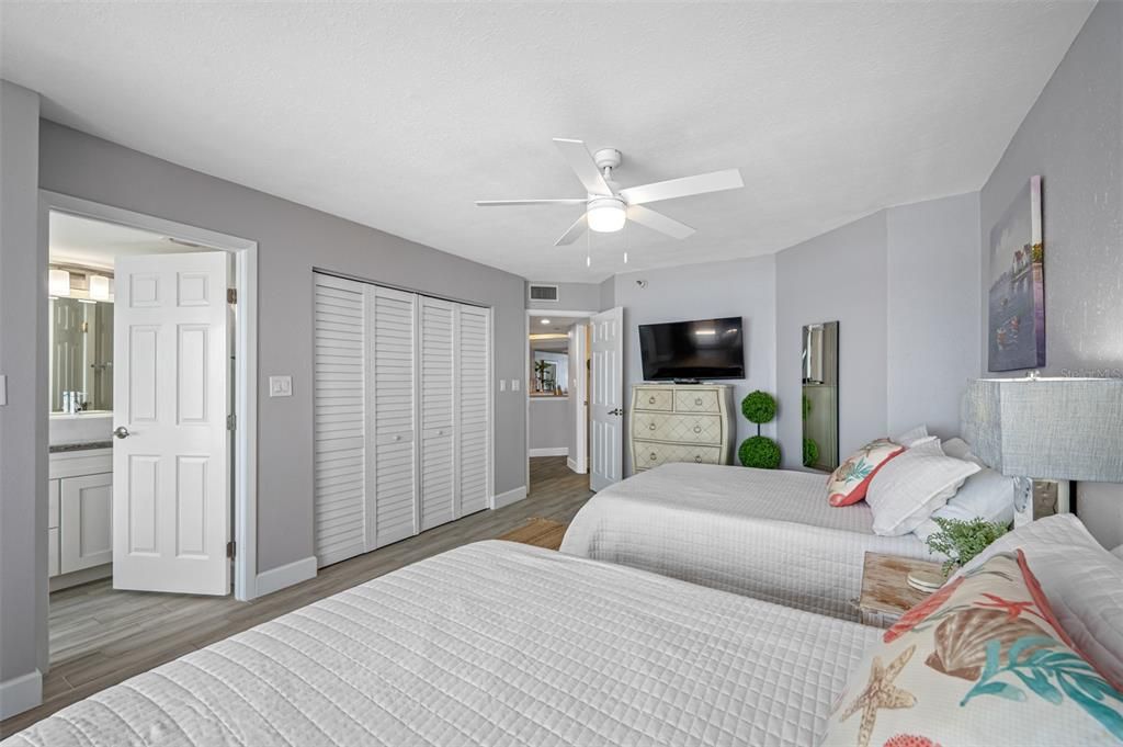 待售: $1,300,000 (2 贝兹, 2 浴室, 1570 平方英尺)