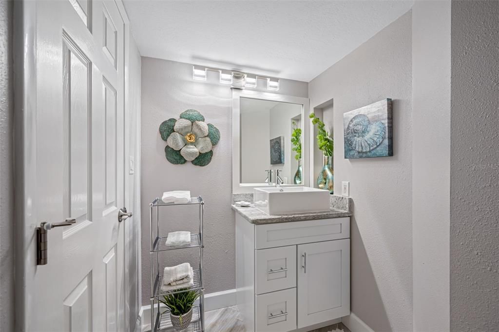 待售: $1,300,000 (2 贝兹, 2 浴室, 1570 平方英尺)