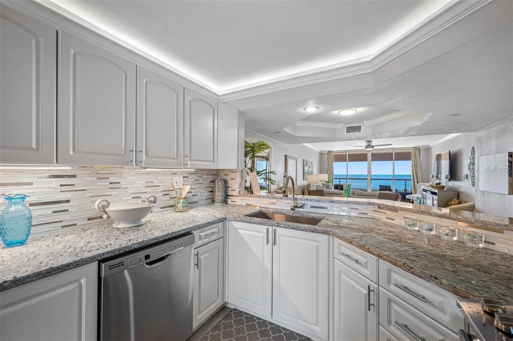 待售: $1,300,000 (2 贝兹, 2 浴室, 1570 平方英尺)