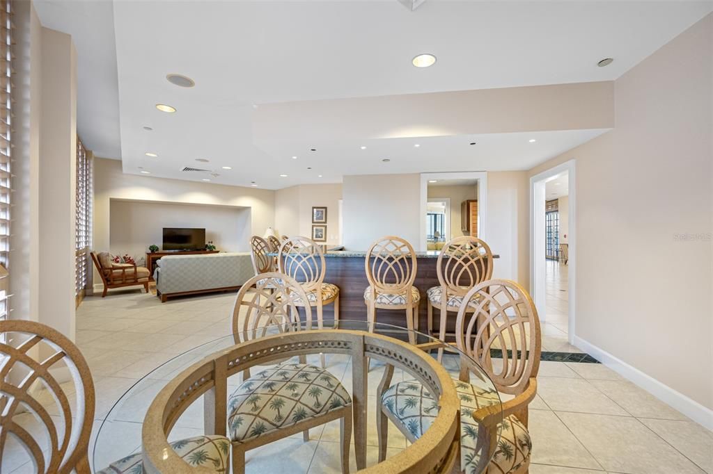 待售: $1,300,000 (2 贝兹, 2 浴室, 1570 平方英尺)