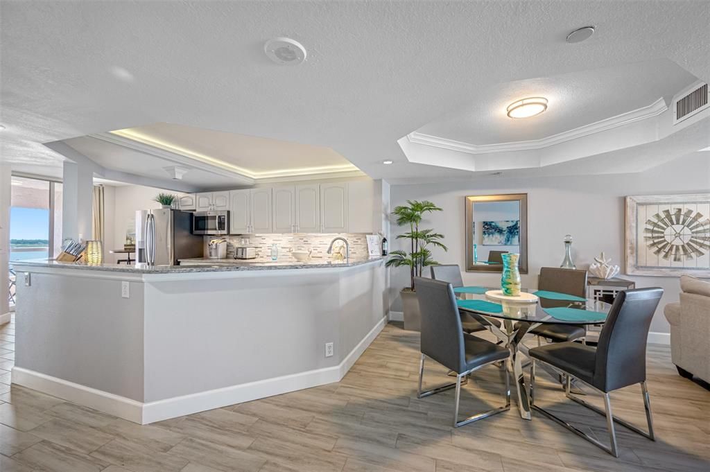 待售: $1,300,000 (2 贝兹, 2 浴室, 1570 平方英尺)