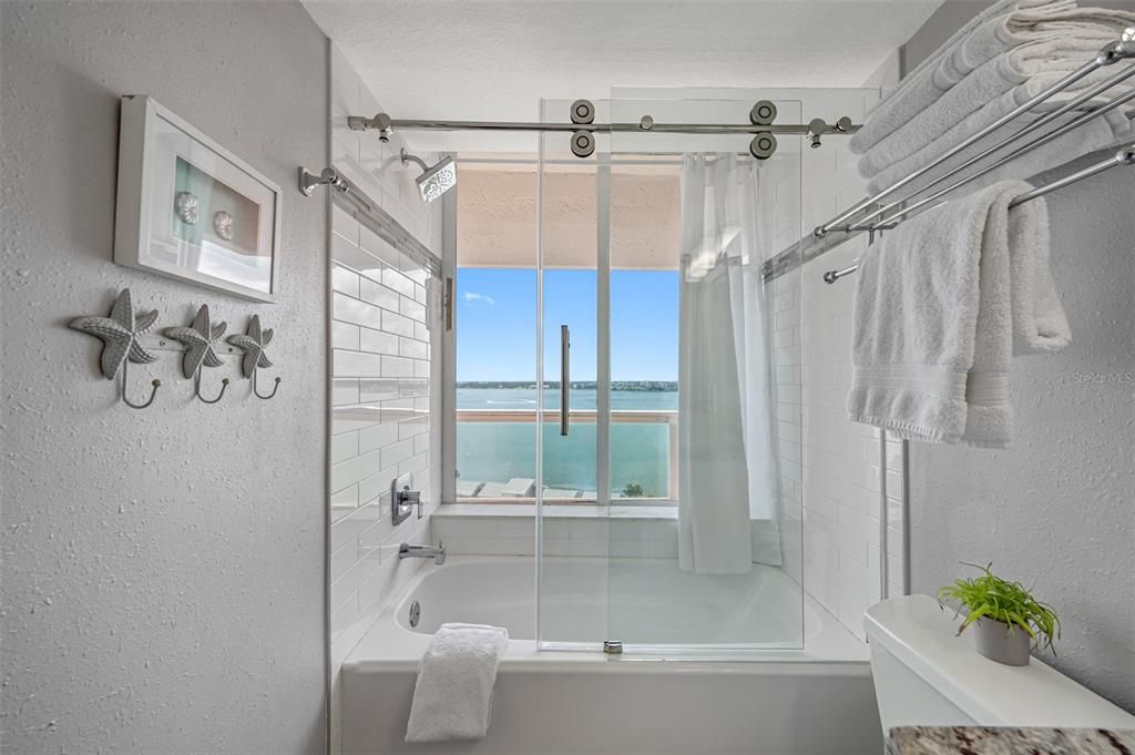 待售: $1,300,000 (2 贝兹, 2 浴室, 1570 平方英尺)