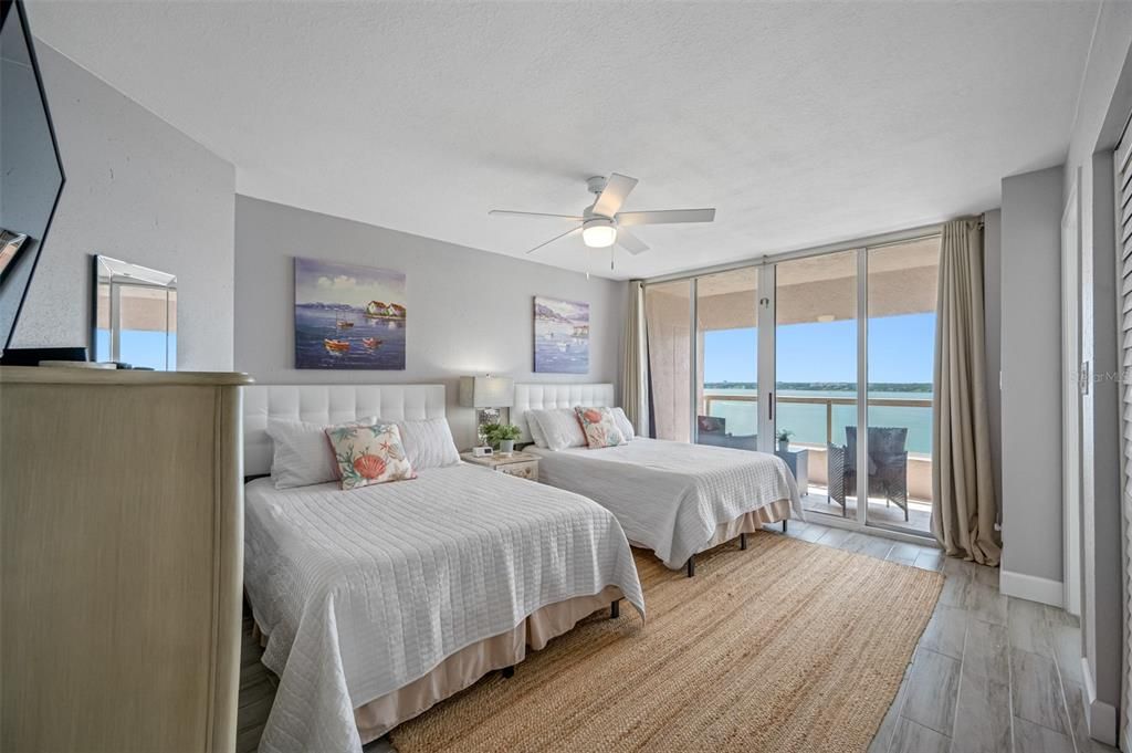 待售: $1,300,000 (2 贝兹, 2 浴室, 1570 平方英尺)