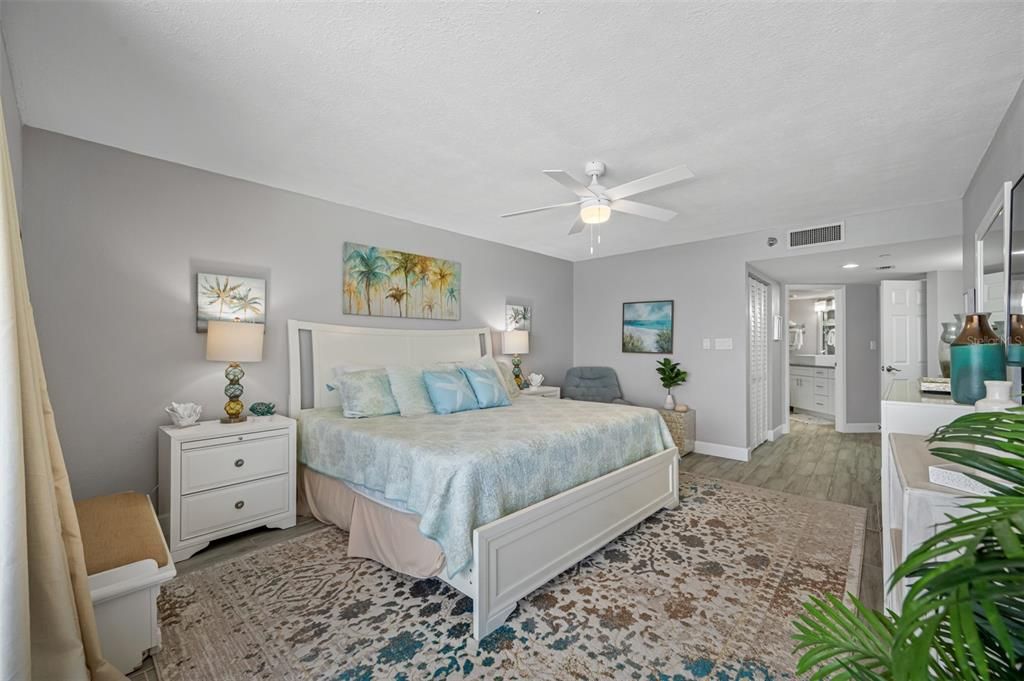 待售: $1,300,000 (2 贝兹, 2 浴室, 1570 平方英尺)