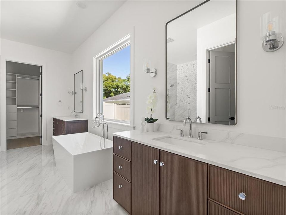 For Sale: $1,850,000 (5 beds, 4 baths, 3986 Square Feet)