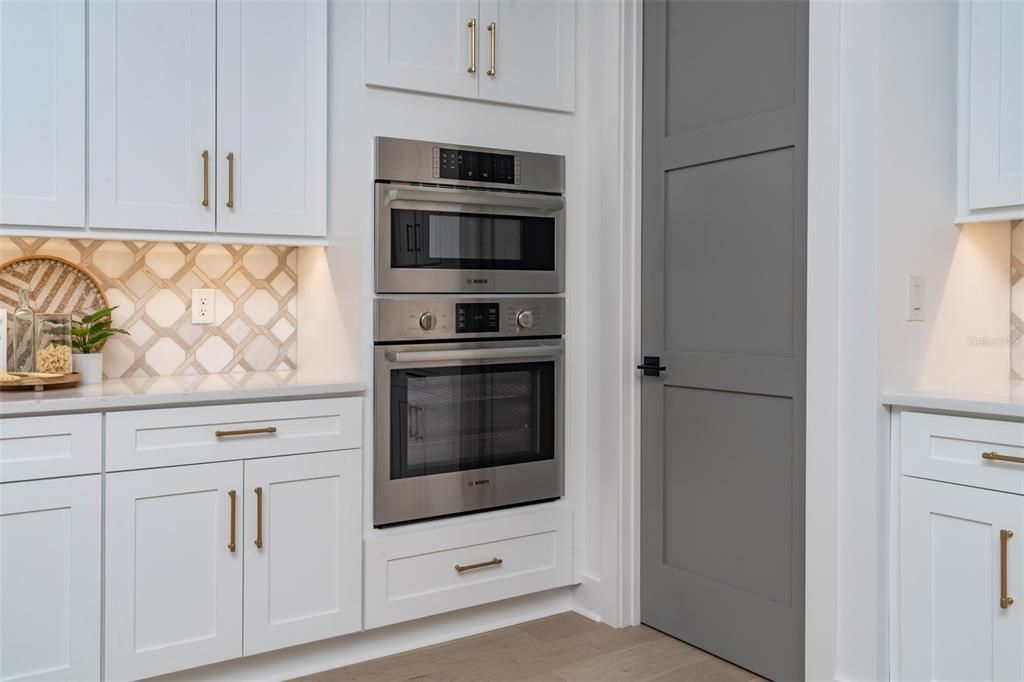 For Sale: $1,850,000 (5 beds, 4 baths, 3986 Square Feet)