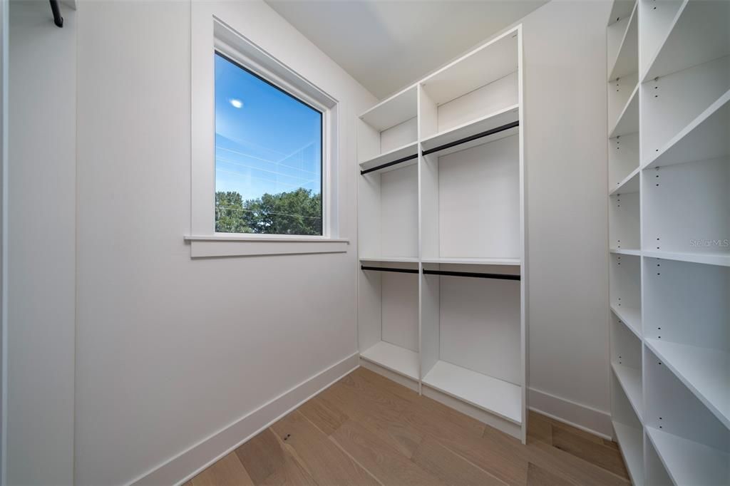 For Sale: $1,850,000 (5 beds, 4 baths, 3986 Square Feet)