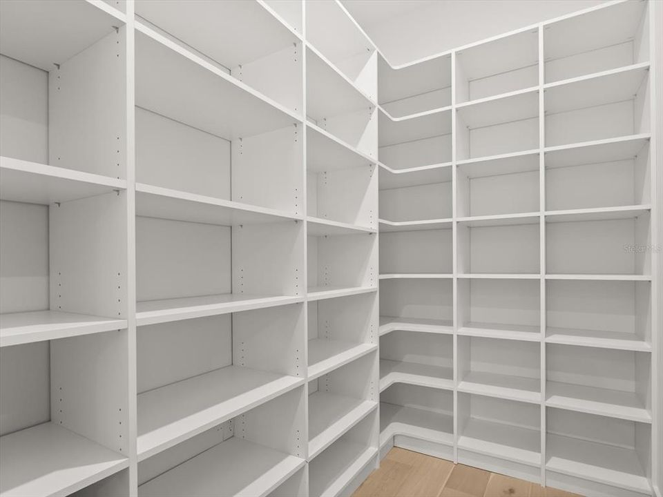 For Sale: $1,850,000 (5 beds, 4 baths, 3986 Square Feet)