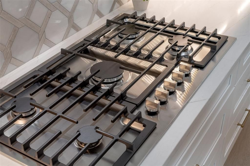 For Sale: $1,850,000 (5 beds, 4 baths, 3986 Square Feet)