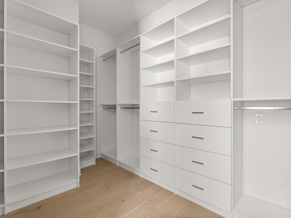 For Sale: $1,850,000 (5 beds, 4 baths, 3986 Square Feet)