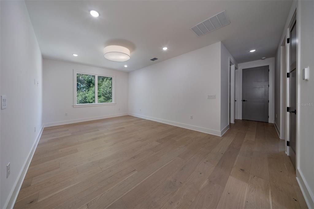 For Sale: $1,850,000 (5 beds, 4 baths, 3986 Square Feet)